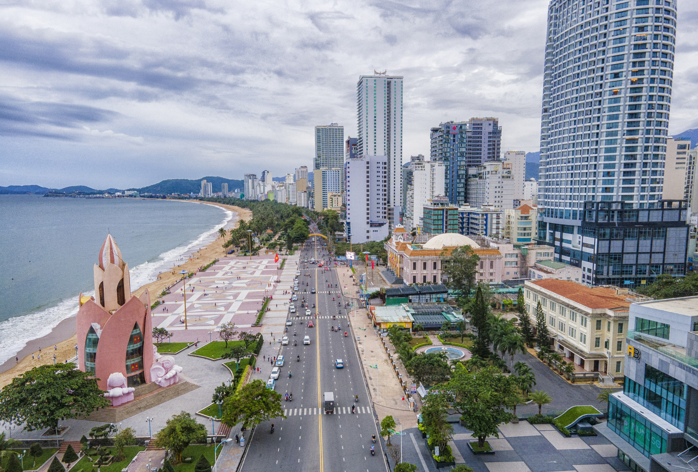 Du Lịch Nha Trang Tháng 11: Điểm Đến Lý Tưởng, An Toàn, Không Lo Bão