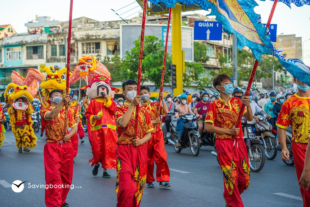 Du Lịch Tết 2025: Khám Phá Văn Hóa và Truyền Thống | Savingbooking.Com