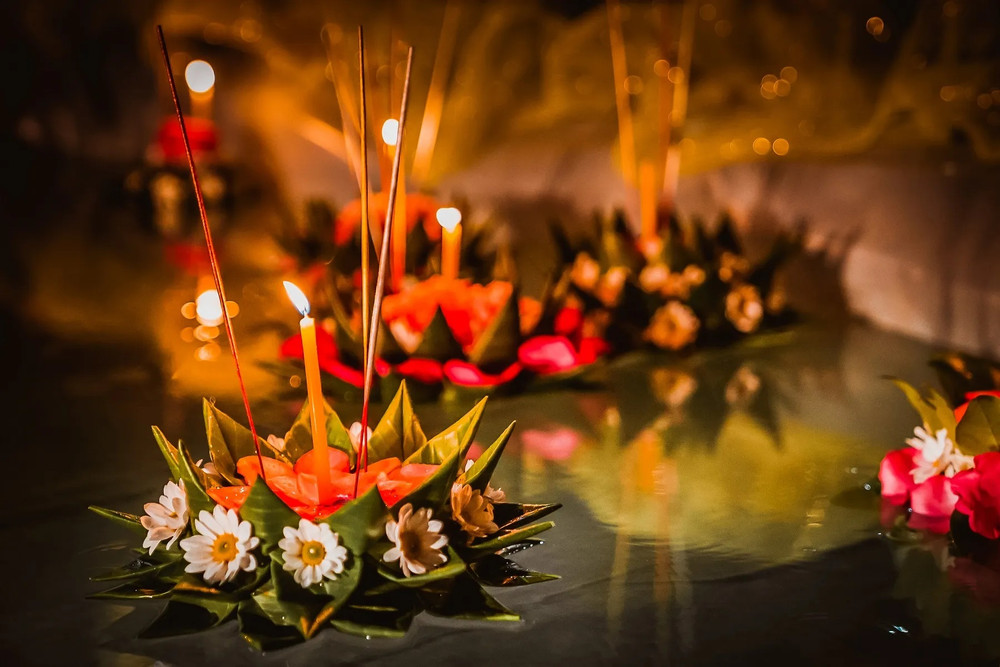 Hướng Dẫn Thả Krathong: Cách Tạo Ra Chiếc Đèn Nổi Độc Đáo