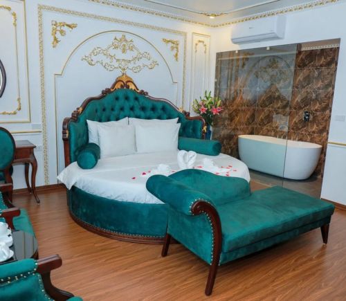 Combo 2N1Đ Khách sạn Royal Gia Lâm – Kỳ Nghỉ Hoàn Hảo Gần Hà Nội | Savingbooking.com