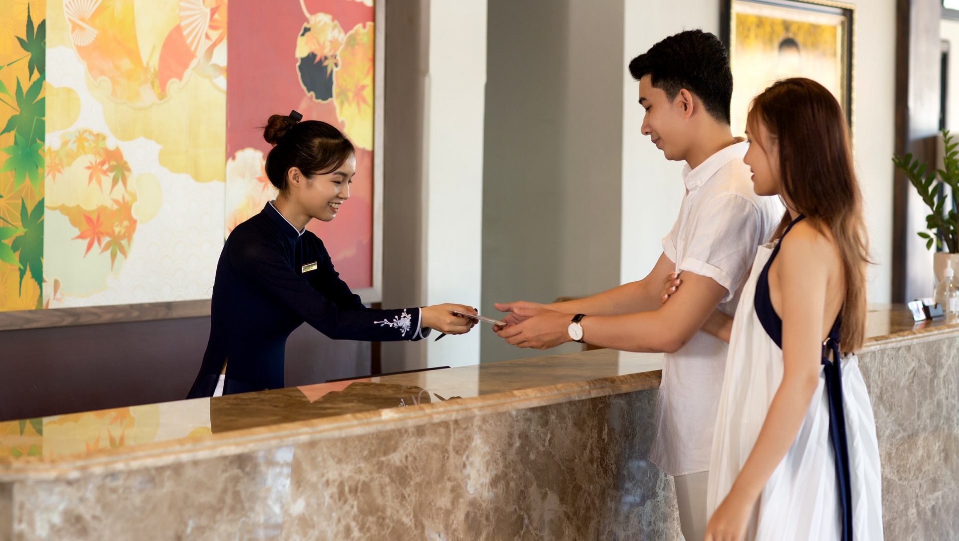 Đặt Phòng Tết 2026, 7 Chi Phí Ẩn Khiến Bạn Mất Thêm Tiền (Nhiều Người Không Biết)