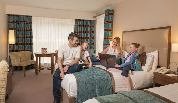 Đặt Phòng Tết 2026, 7 Chi Phí Ẩn Khiến Bạn Mất Thêm Tiền (Nhiều Người Không Biết)