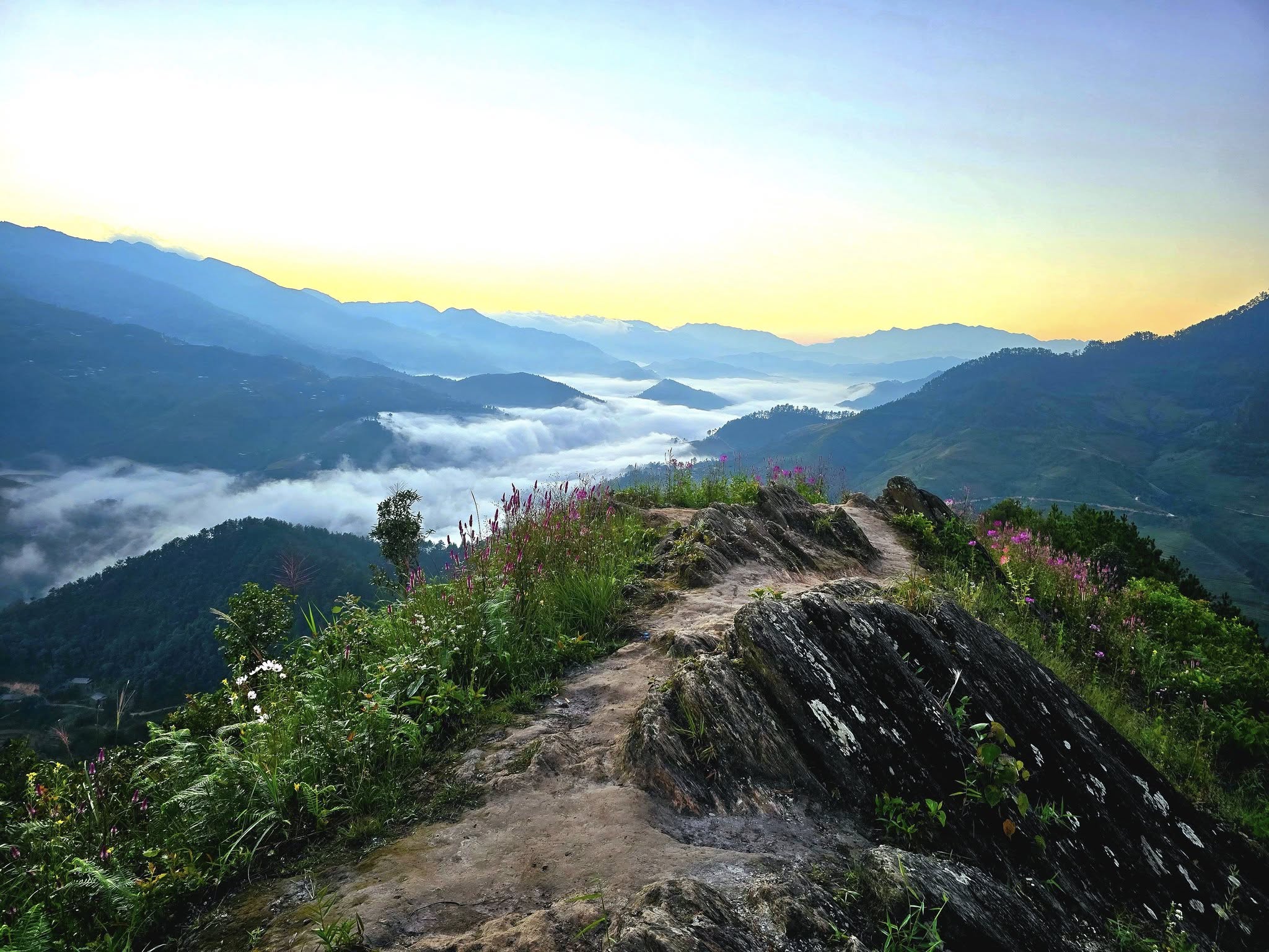 Nghỉ dưỡng & Săn mây Mù Cang Chải tháng 11, 12 món quà cuối năm