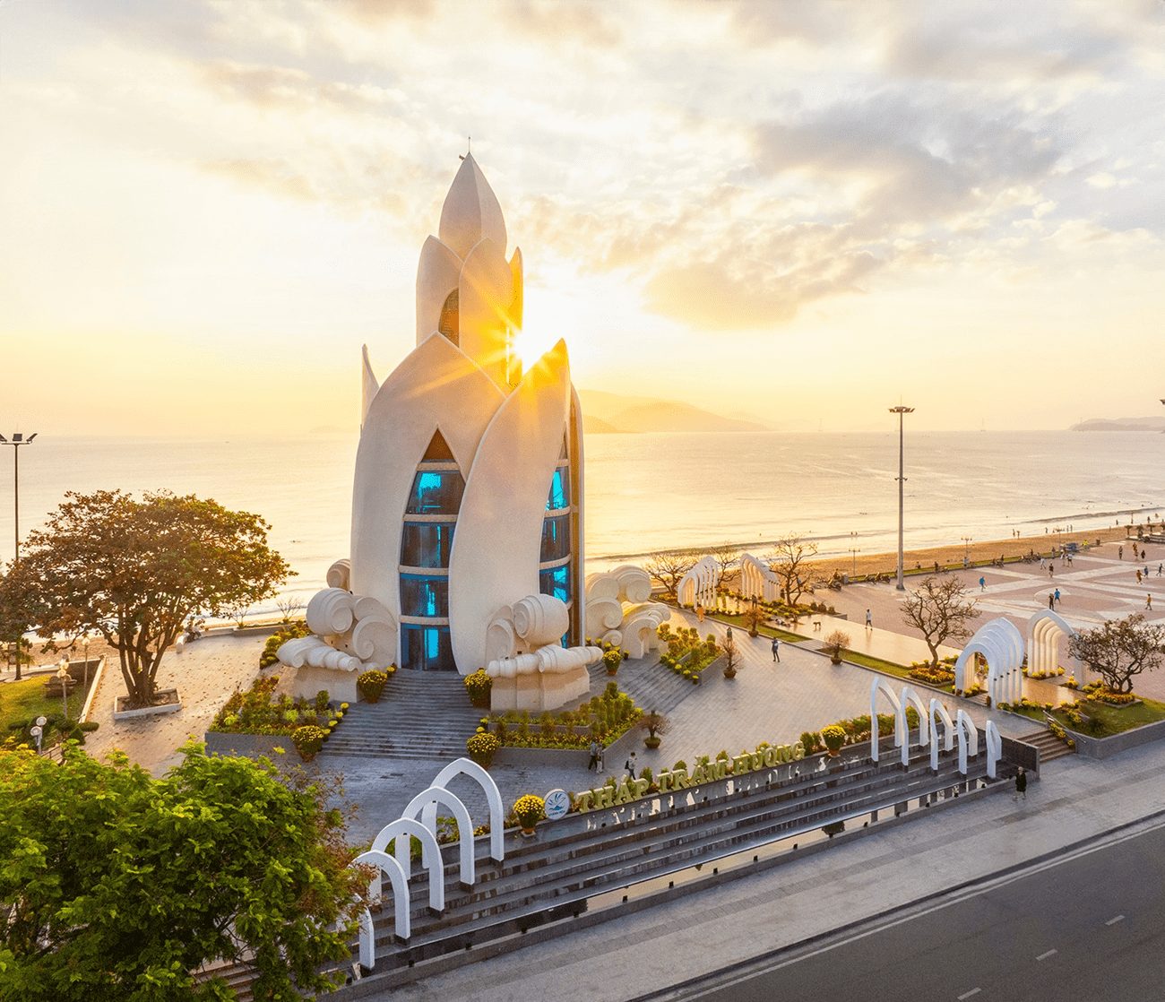 4 Khách Sạn Nha Trang View Biển Đẹp Trần Phú Tết 2026 Đặt Sớm Giá Rẻ