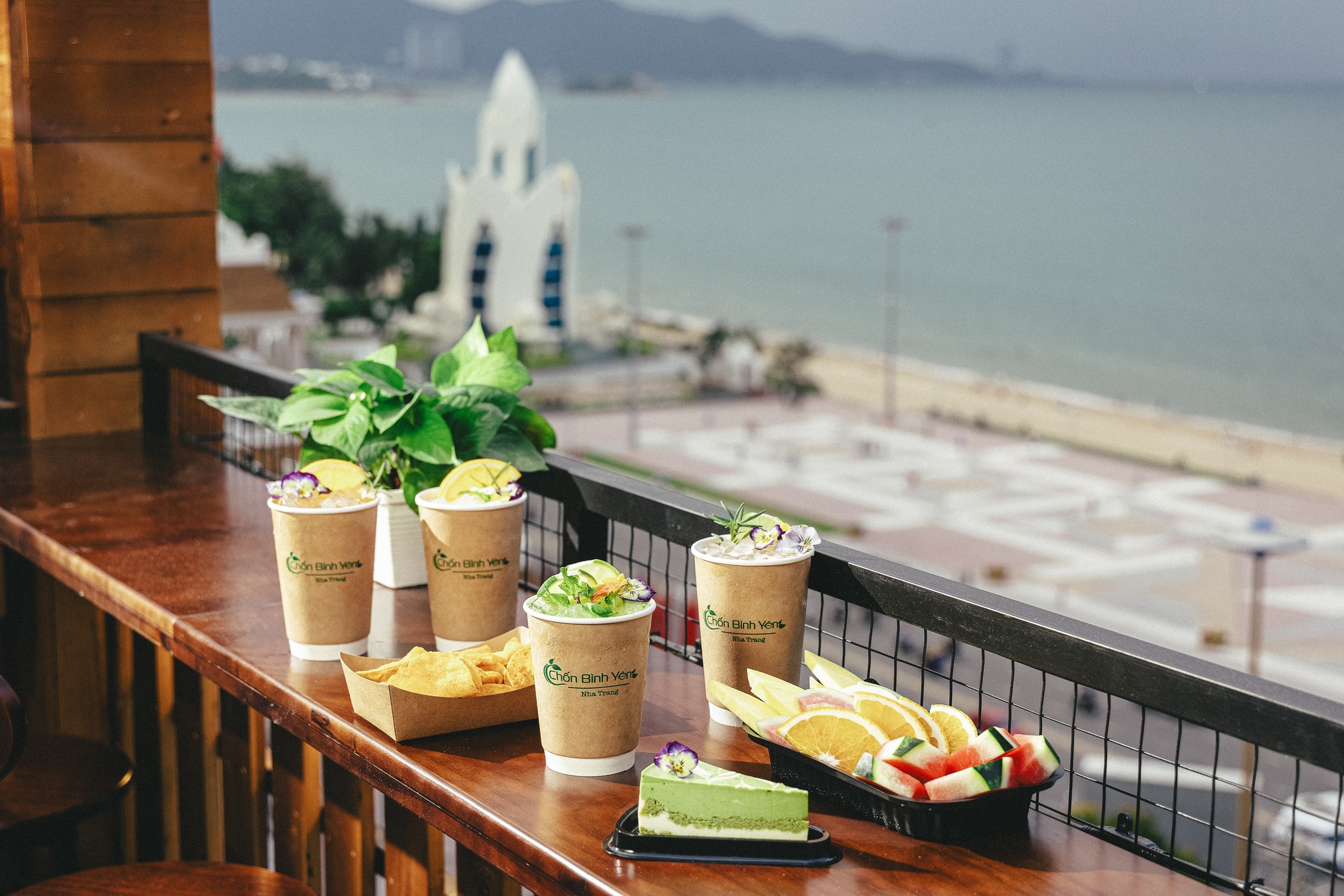 Top quán cà phê chill view biển Nha Trang “đẹp quên lối về” dịp 30/4 – 1/5 2026