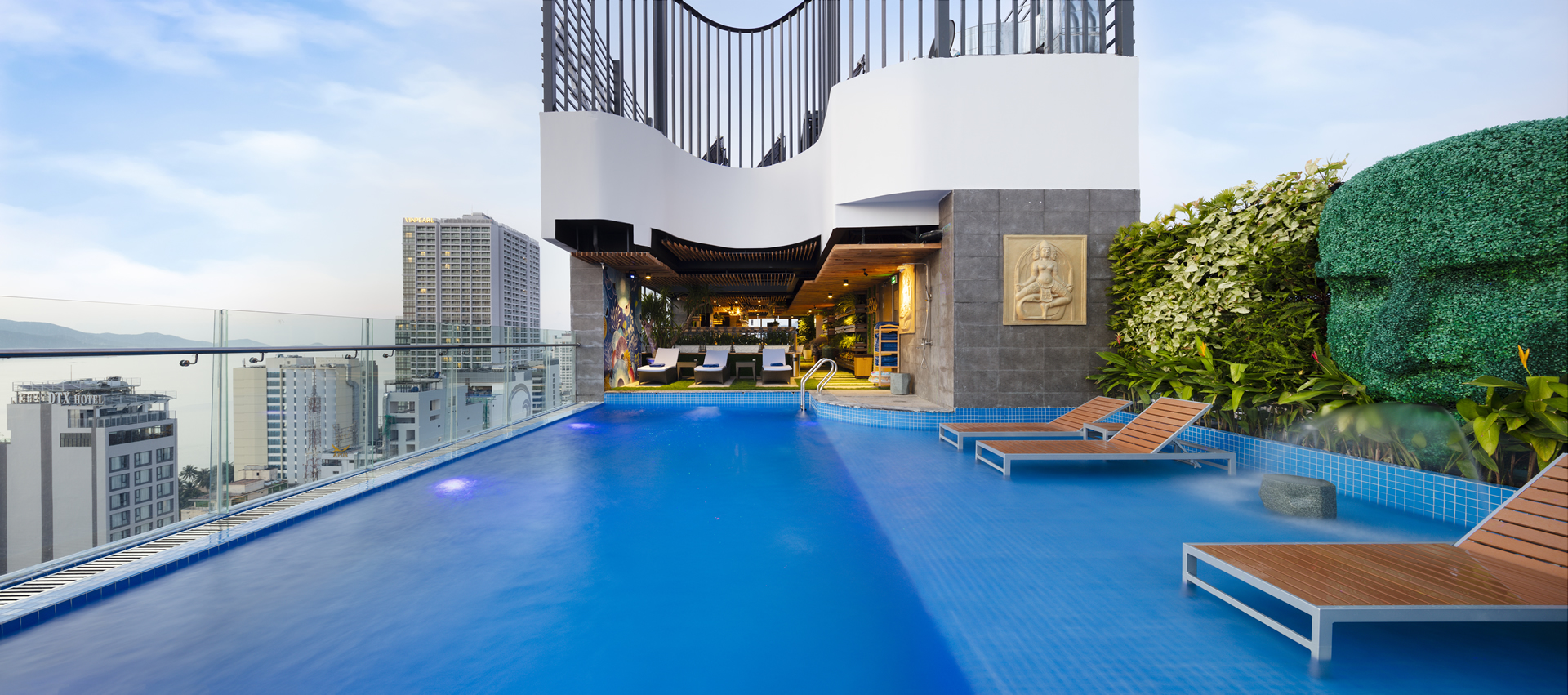 Top 7 Khách Sạn Trung Tâm Gần Biển Nha Trang Nên Thử Dịp 8/3/2026