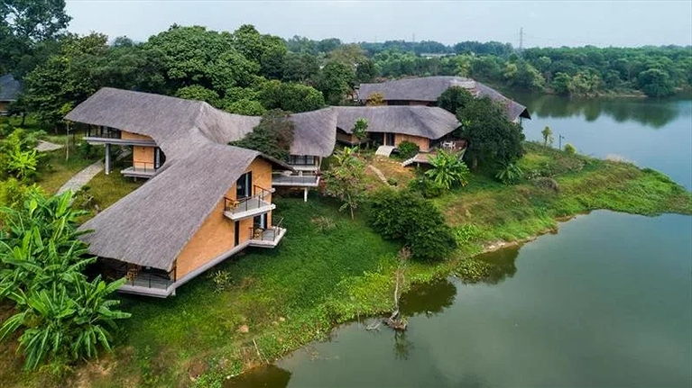 Top 5 Villa Resort Sơn Tây Hà Nội View Hồ Siêu Chill Dịp 30/4 – 1/5 2026 (Gần Hà Nội, Đẹp – Dễ Book – Đáng Đi)