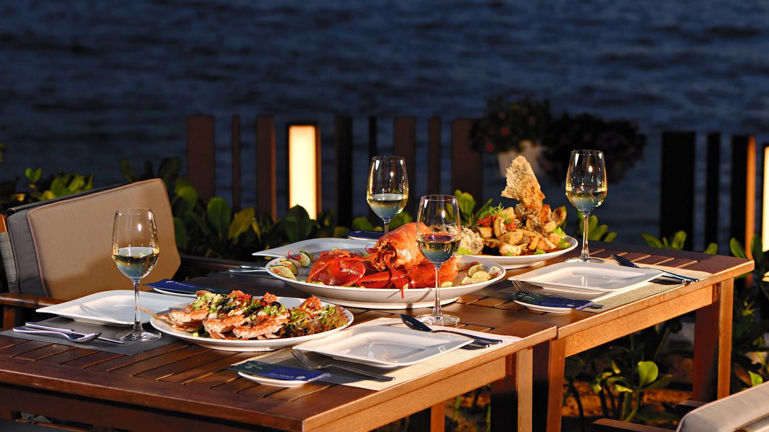 Marina Beach Nha Trang – Điểm check-in “hot hit” sát biển đáng thử dịp 30/4 – 1/5