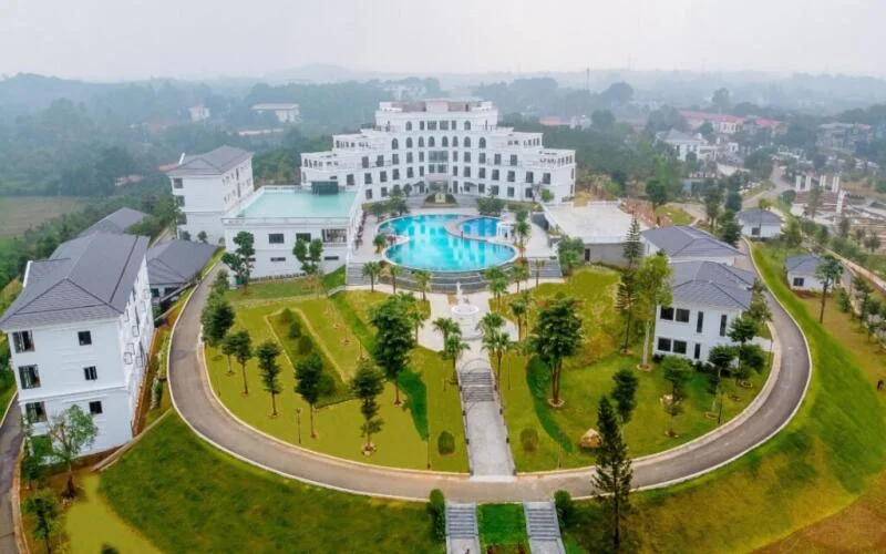 Top 5 Villa Resort Sơn Tây Hà Nội View Hồ Siêu Chill Dịp 30/4 – 1/5 2026 (Gần Hà Nội, Đẹp – Dễ Book – Đáng Đi)