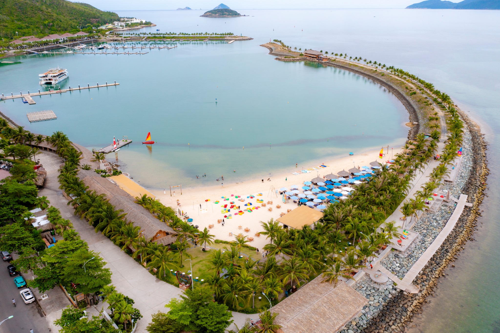 Marina Beach Nha Trang – Điểm check-in “hot hit” sát biển đáng thử dịp 30/4 – 1/5