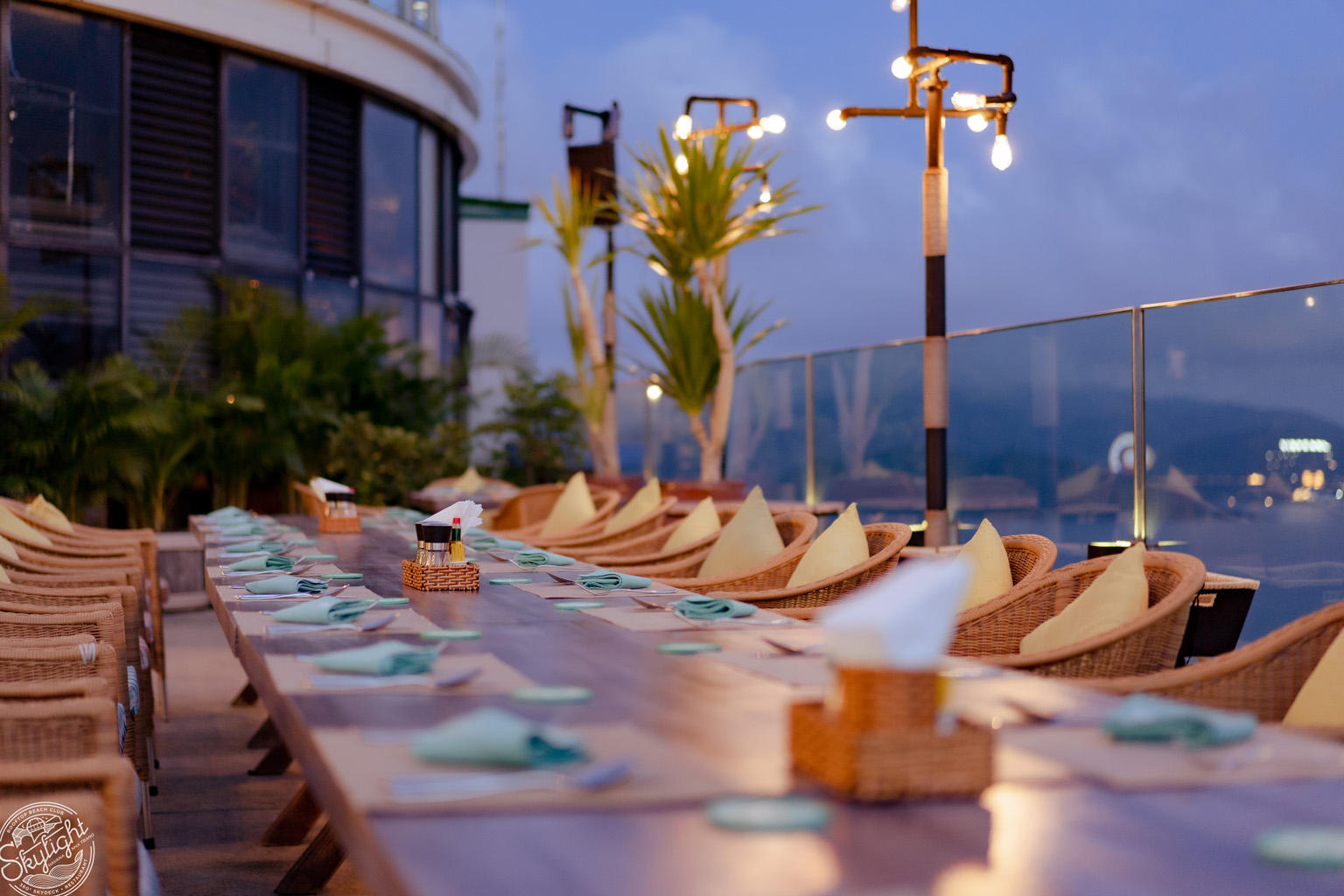 Top quán cà phê chill view biển Nha Trang “đẹp quên lối về” dịp 30/4 – 1/5 2026