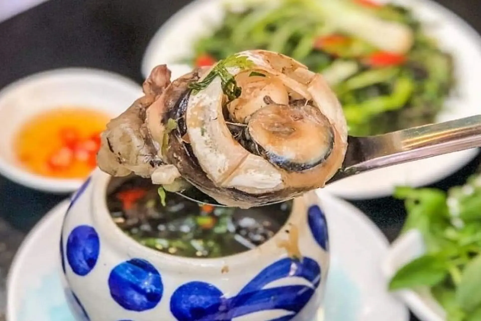 Top món ăn độc lạ Nha Trang phải thử mùa hè 2026: Ăn là ghiền